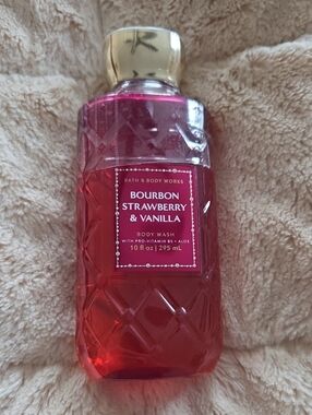 Bath & Body Works Bourbon Strawberry & Vanilla Body Wash - Sealed